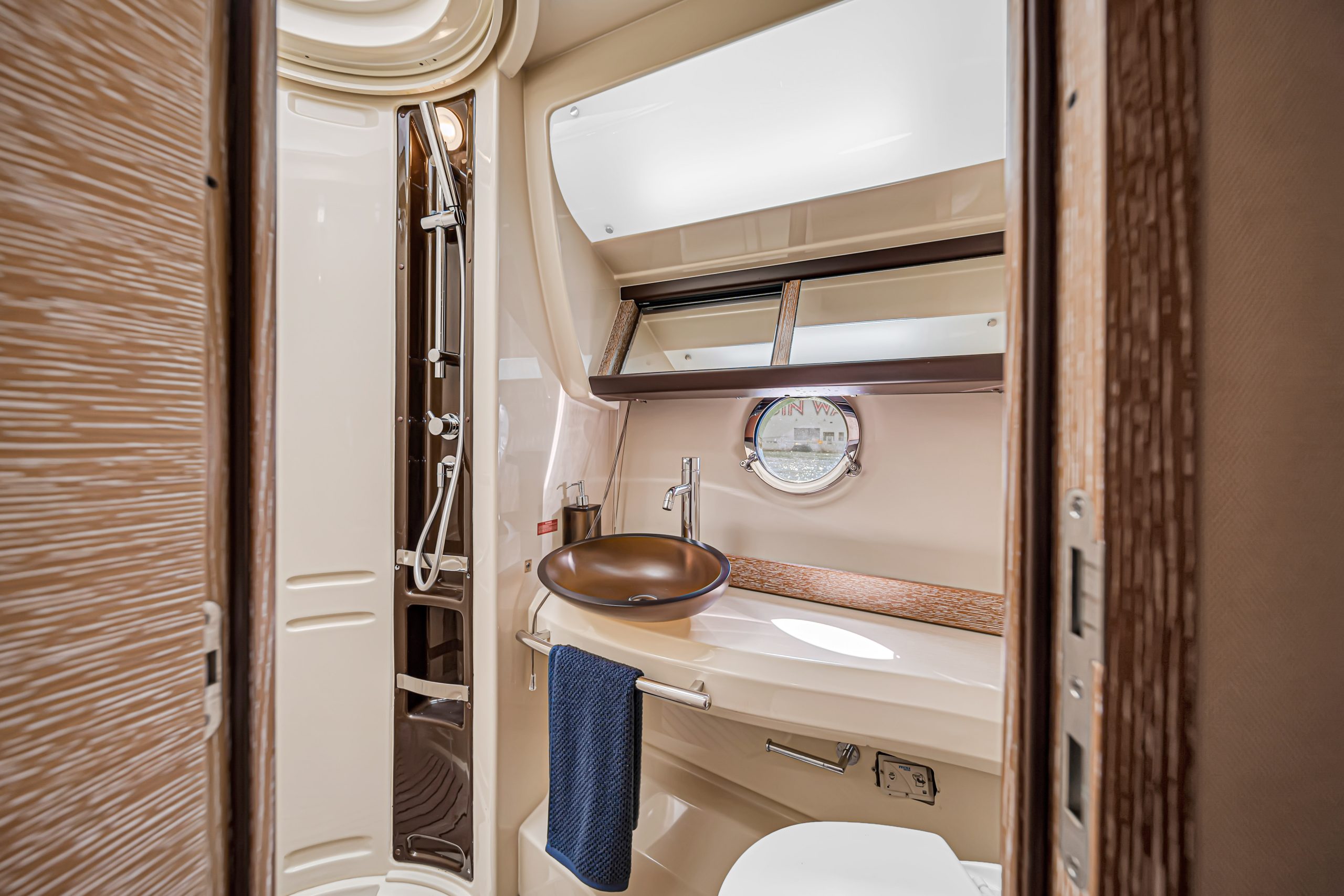 42Azimut-5-scaled-1.jpg