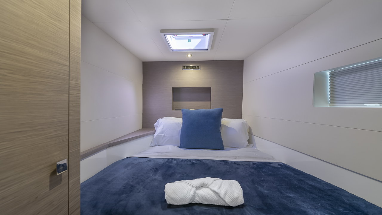 50-2023-Fountaine-Pajot-Luxury-Catamaran-34.jpg