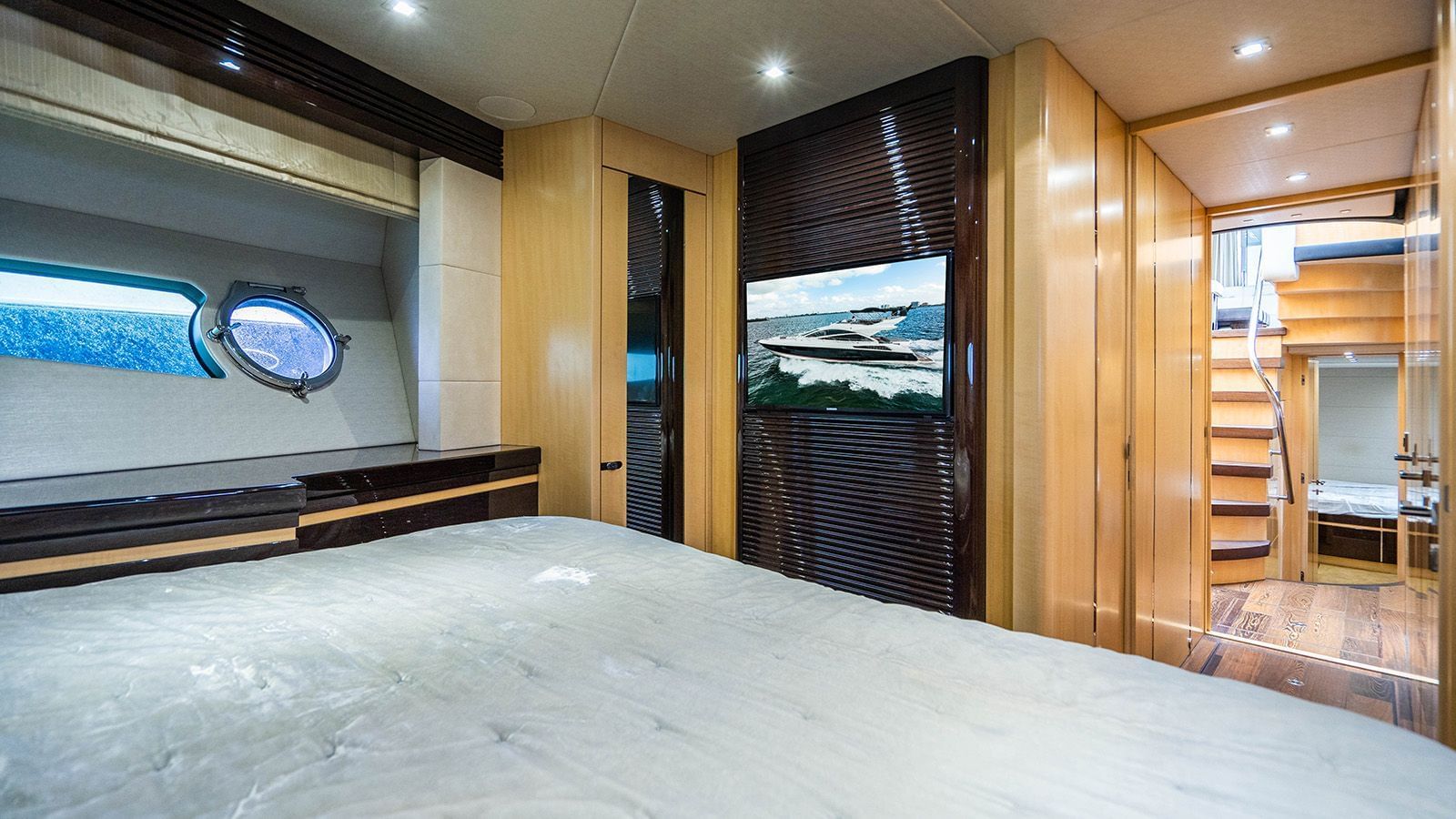 75SunseekerFlyBridge-17.jpg
