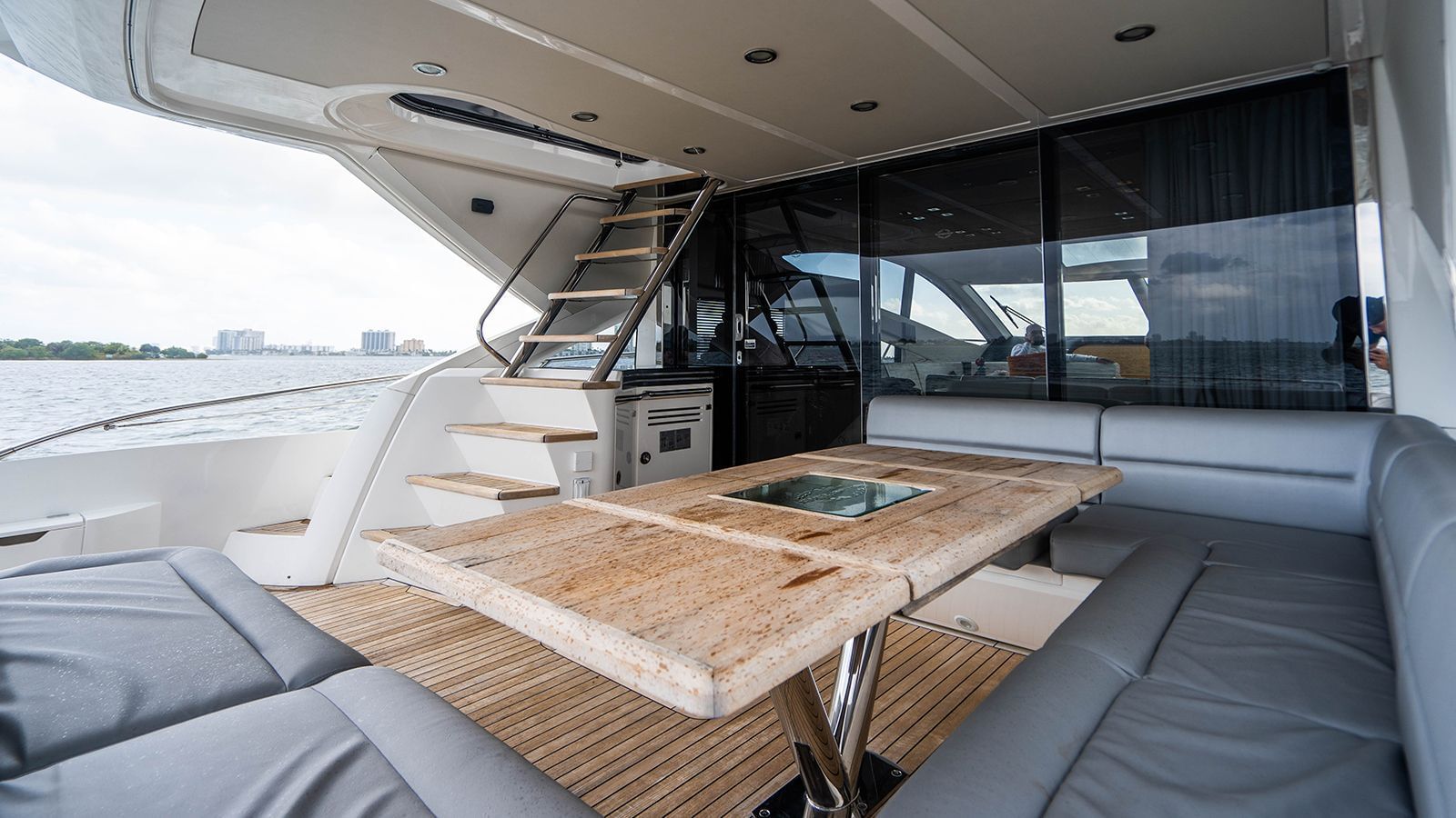 75SunseekerFlyBridge-22.jpg