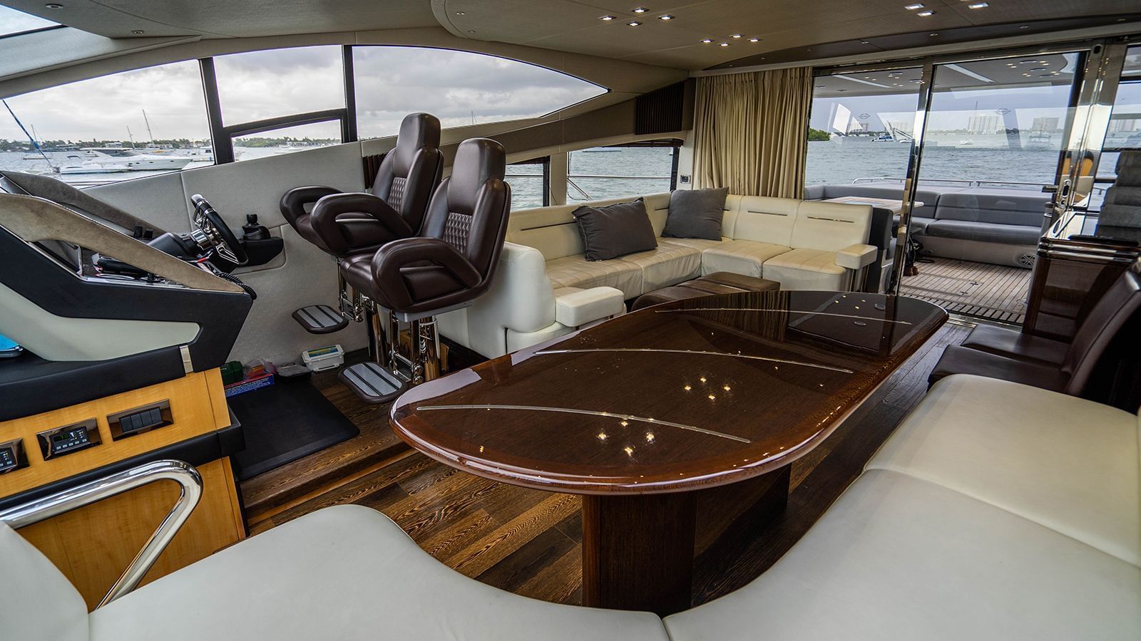 75SunseekerFlyBridge-6.jpg