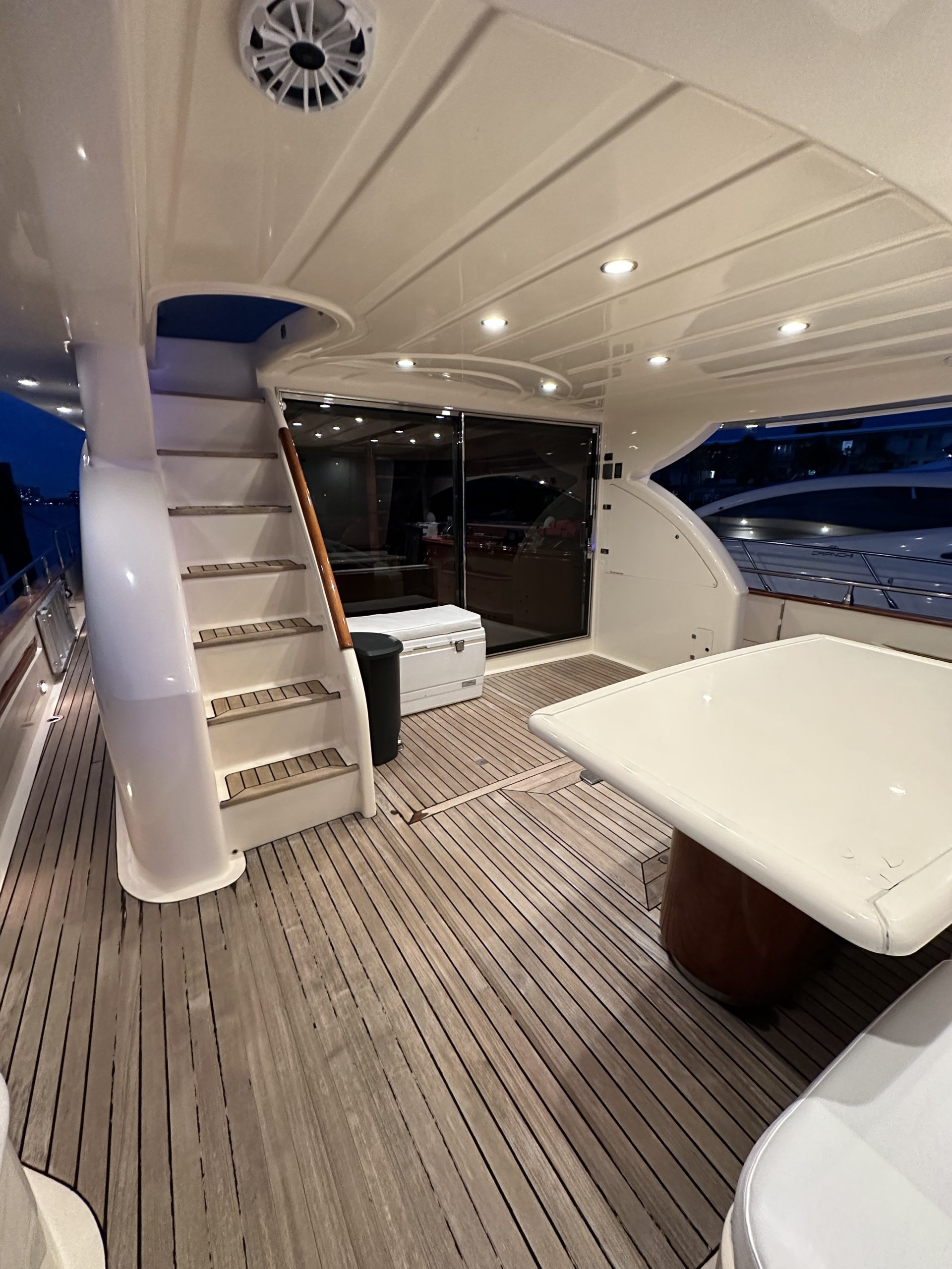 80LuxuryYacht-4-scaled-1.jpg