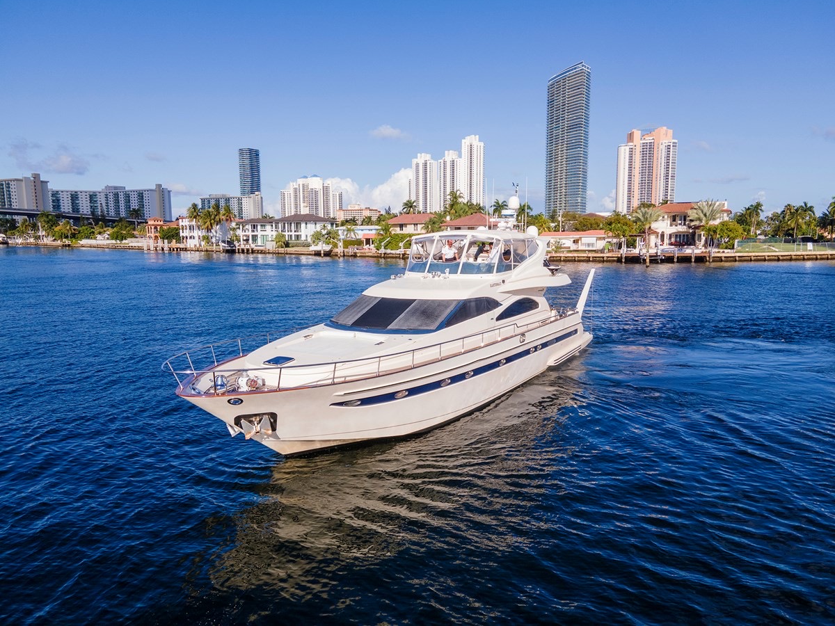 80LuxuryYacht-5.jpg